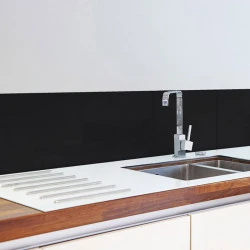 Verre trempé laqué noir pour crédence 