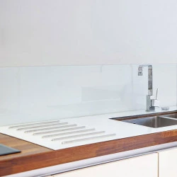 Verre trempé laqué blanc pour crédence 