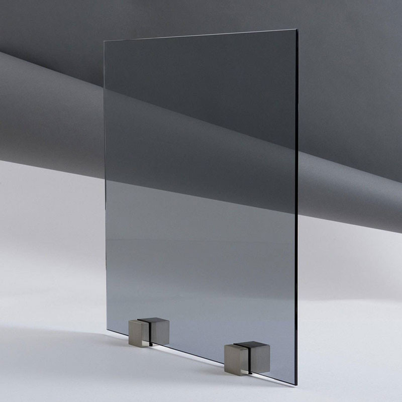 Fenêtre coulissante en verre trempé avec écran d'aération en métal, projecteur encastré pour une Fenêtre coulissante en verre trempé avec écran d'aération en métal, projecteur encastré pour une