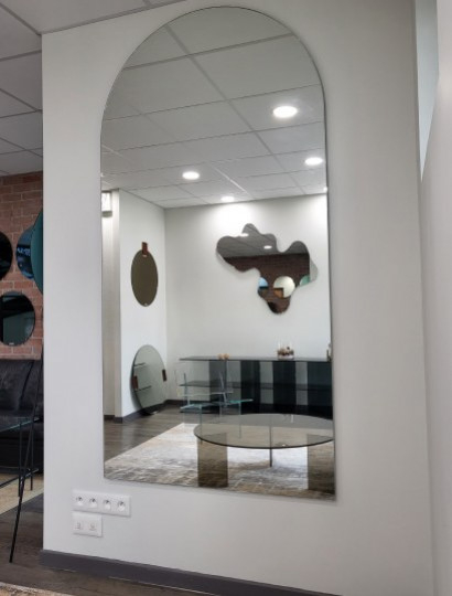 Un miroir sur mesure qui agrandit et embellit